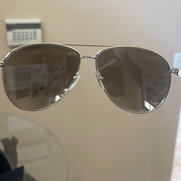 Prada sunglasses! 🤍 - Picture 5 of 11